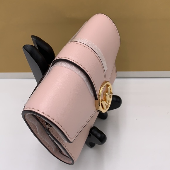 MICHAEL KORS
Carmen Medium Faux Leather Wallet POWDER BLUSH COLOR - Picture 4 of 12